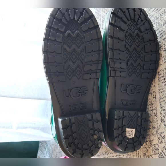 EUC UGG Boots sherpa soles in W8 - Picture 4 of 6